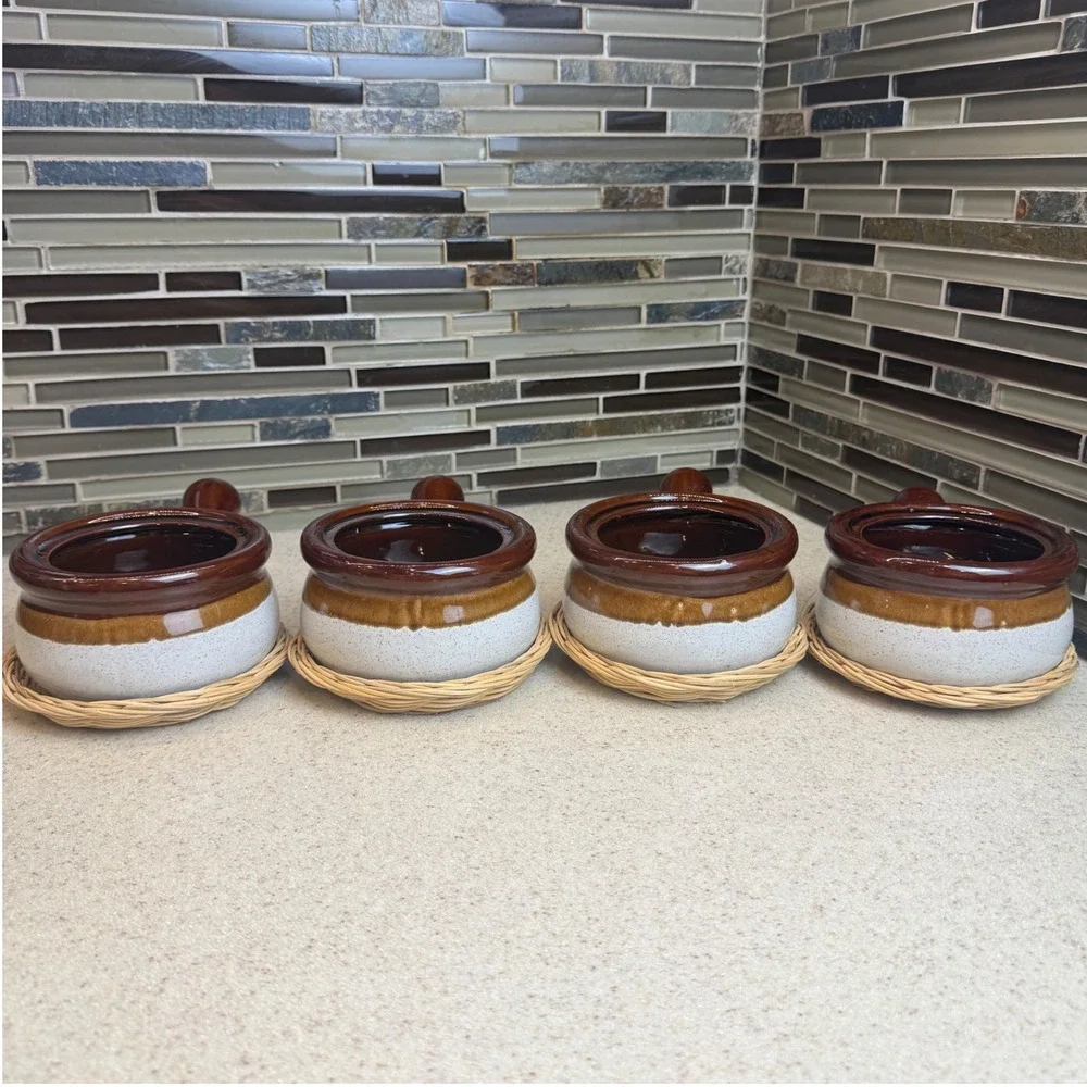 VTG Brown Drip Glaze French Onion Soup Bowls w/ Wicker Coasters Set of 4 Crocks